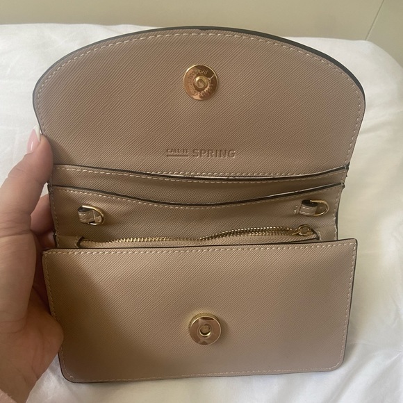 BNWOT callitspring beige and gold bow clutch/wallet - Picture 5 of 7